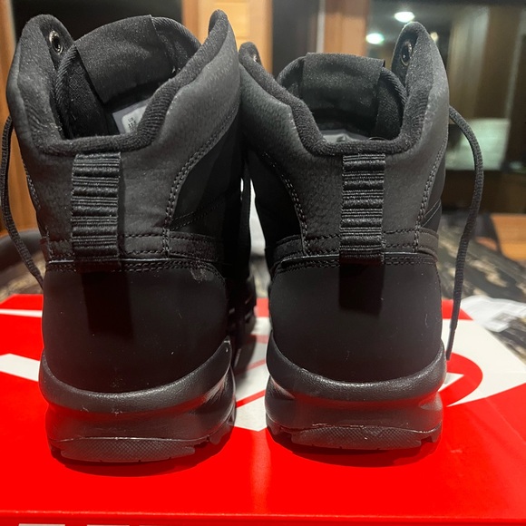 Men’s Nike Manoadome Winter Boots - Picture 5 of 6
